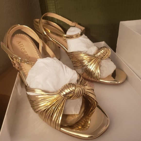 Allegra Crystal cushioned pump - Picture 3 of 3